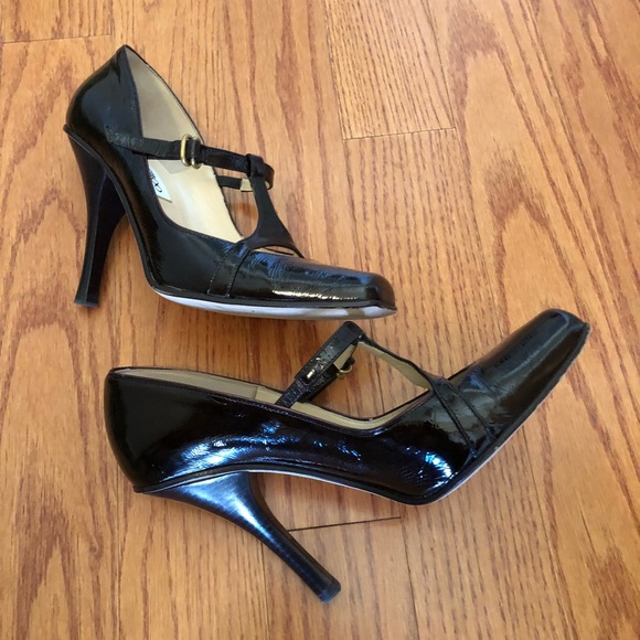 Jimmy Choo Penda Patent Leather T-strap Mary Jane - Picture 4 of 6